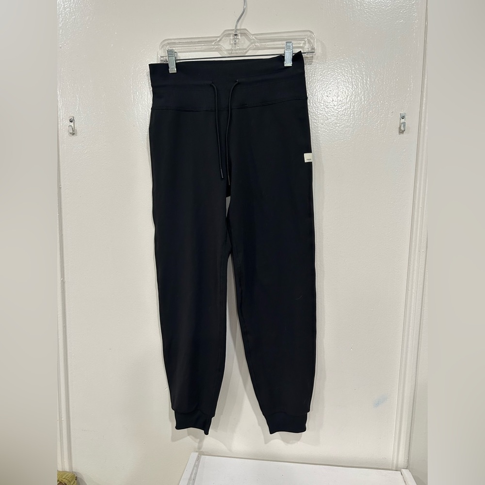 Vuori daily joggers. No rips, stains or pilling. Smoke free home